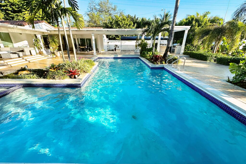Pool-Cleaning-Service-South-Miami-FL