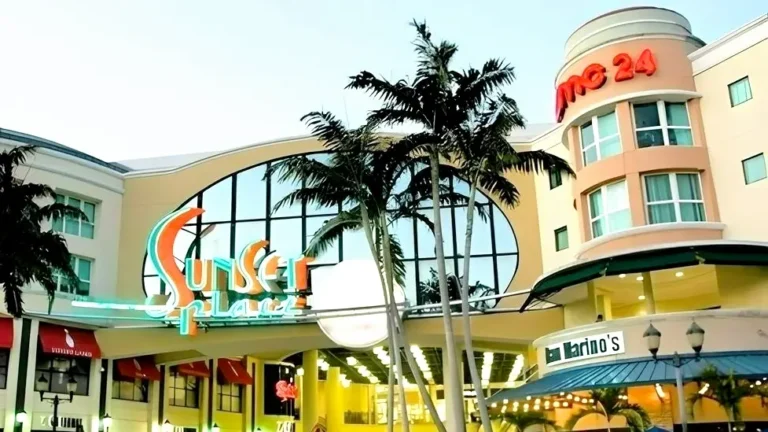 Shops-at-Sunset-Place-in-South-Miami-Florida